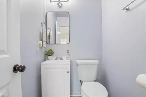 Bath - 38 Rendon Dr, Hampton, VA 23666 photo 1 of 3