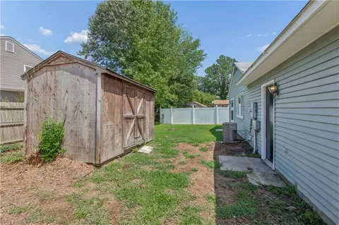 Exterior - 38 Rendon Dr, Hampton, VA 23666 photo 7 of 7