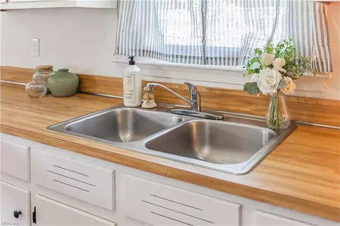 Kitchen - 38 Rendon Dr, Hampton, VA 23666 photo 2 of 6
