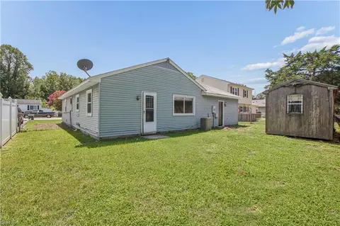 Exterior - 38 Rendon Dr, Hampton, VA 23666 photo 6 of 7