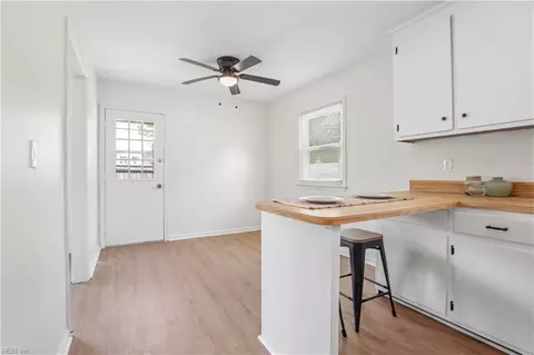 Entry Way - 38 Rendon Dr, Hampton, VA 23666 photo 1 of 3
