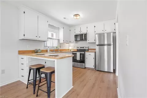 Kitchen - 38 Rendon Dr, Hampton, VA 23666 photo 5 of 6