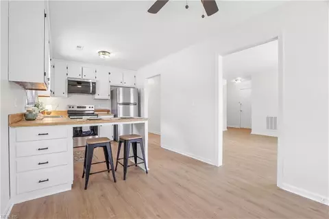 Entry Way - 38 Rendon Dr, Hampton, VA 23666 photo 2 of 3