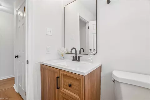 Bath - 38 Rendon Dr, Hampton, VA 23666 photo 2 of 3