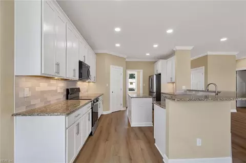 Kitchen - 24 Brough Ln, Hampton, VA 23669 photo 4 of 5