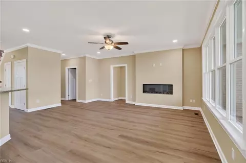 Living - 24 Brough Ln, Hampton, VA 23669 photo 3 of 9