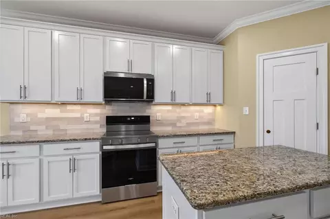 Kitchen - 24 Brough Ln, Hampton, VA 23669 photo 5 of 5