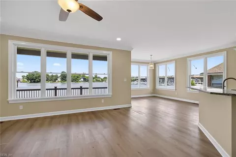 Living - 24 Brough Ln, Hampton, VA 23669 photo 7 of 9