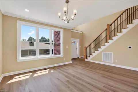 Living - 24 Brough Ln, Hampton, VA 23669 photo 2 of 9