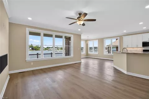 Living - 24 Brough Ln, Hampton, VA 23669 photo 5 of 9