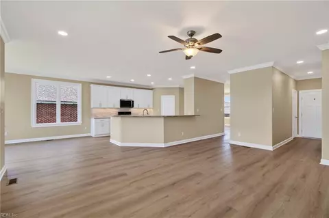 Living - 24 Brough Ln, Hampton, VA 23669 photo 4 of 9