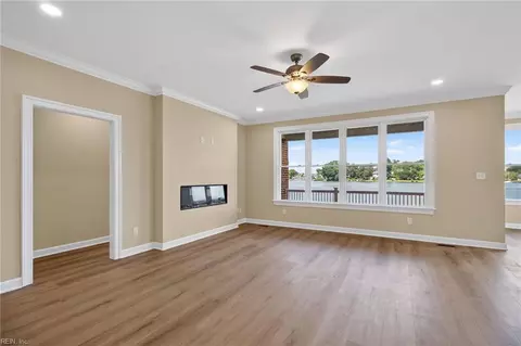 Living - 24 Brough Ln, Hampton, VA 23669 photo 6 of 9
