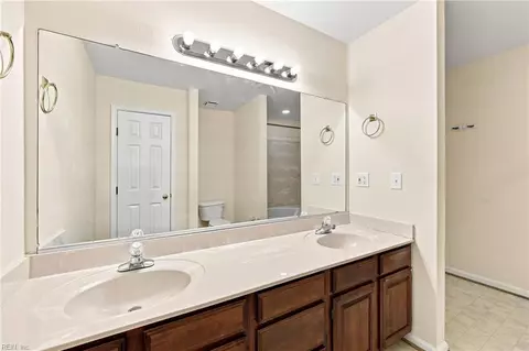 Bath - 1 Loquat Pl, Hampton, VA 23666 photo 2 of 4
