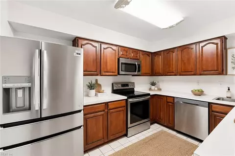 Kitchen - 1 Loquat Pl, Hampton, VA 23666 photo 1 of 2