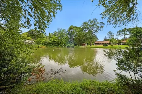 View/Area - 7763 Jordan Rd, Gloucester Point, VA 23062 photo 2 of 7