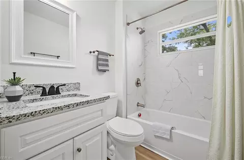 Bath - 1830 Beall Dr, Hampton, VA 23663 photo 2 of 4