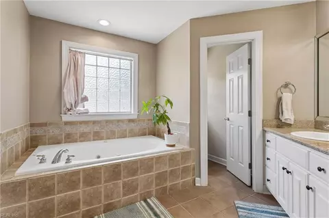 Bath - 20711 Creekside Dr, Smithfield, VA 23430 photo 3 of 3