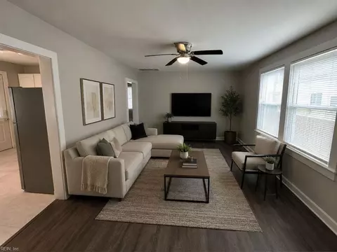136 Mapleshade Ave, Norfolk, VA 23505 photo 2