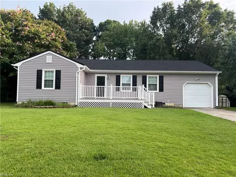 191 Lori Circle Cir, Newport News, VA 23602