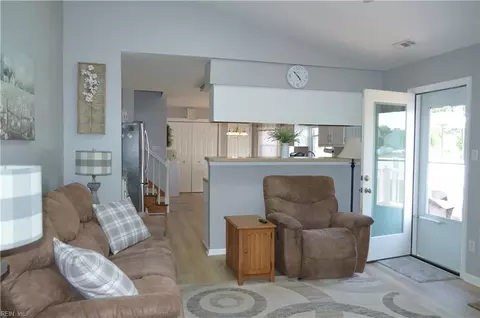 Entry Way - 940 Saddleback Trail Rd, Chesapeake, VA 23322 photo 1 of 1