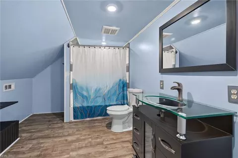 Bath - 4710 Lind St, Norfolk, VA 23513 photo 1 of 3