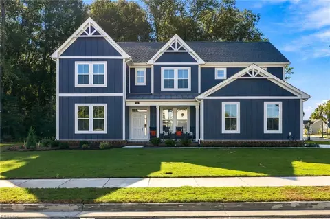 300 Rhapsody Dr, Suffolk, VA 23435