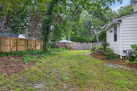 Exterior - 1103 Blair Ave, Hampton, VA 23661 photo 5 of 12