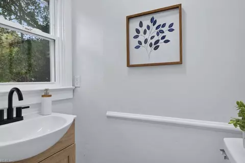 Bath - 1103 Blair Ave, Hampton, VA 23661 photo 2 of 3