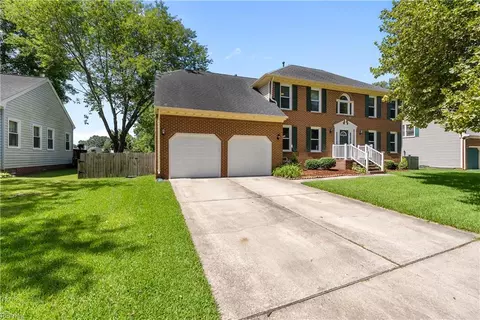 811 Twin Peak Ct, Chesapeake, VA 23320