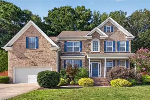 712 Greenfield Ln, Chesapeake, VA 23322