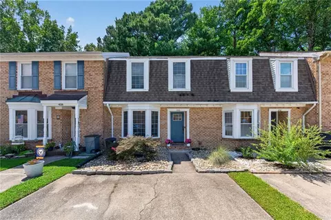 406 Middle Oaks Dr, Chesapeake, VA 23322