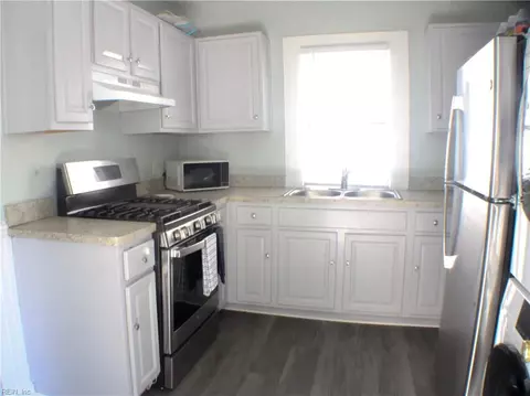1114 N Mallory St, Hampton, VA 23663 photo 3