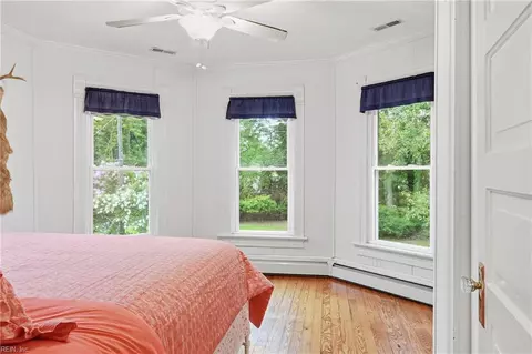 Bedroom - 34079 Seaside Rd, Painter, VA 23420 photo 4 of 7