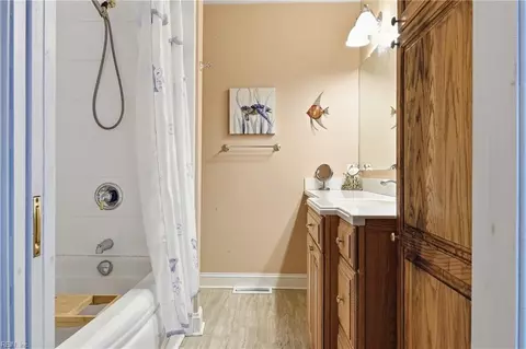 Bath - 34079 Seaside Rd, Painter, VA 23420 photo 4 of 5