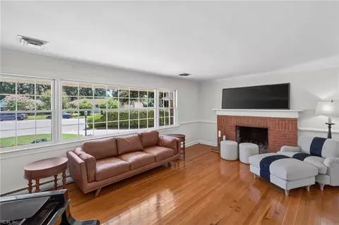 Living - 341 Wrexham Ct, Hampton, VA 23669 photo 1 of 3
