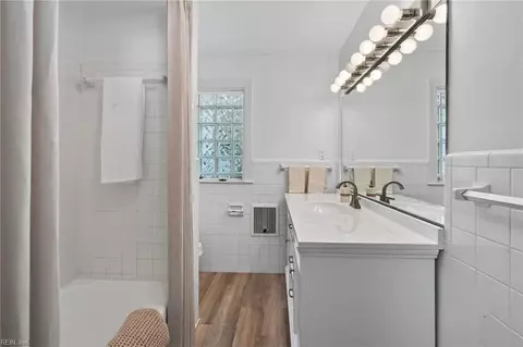 Bath - 341 Wrexham Ct, Hampton, VA 23669 photo 3 of 5