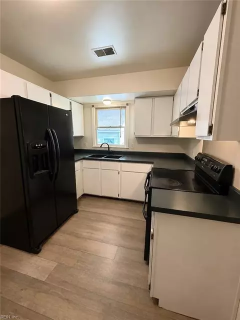 1314 Lawson Cir, Suffolk, VA 23434
