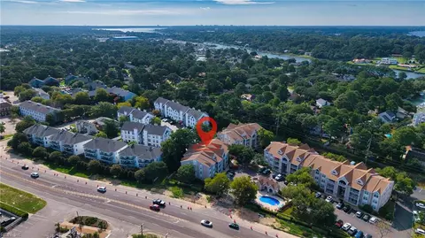 View/Area - 2204 Lesner Cres #101, Virginia Beach, VA 23451 photo 4 of 8