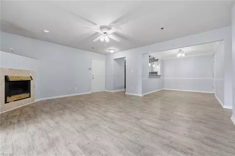 Living - 2204 Lesner Cres #101, Virginia Beach, VA 23451 photo 3 of 7