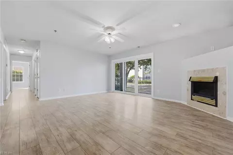 Living - 2204 Lesner Cres #101, Virginia Beach, VA 23451 photo 1 of 7