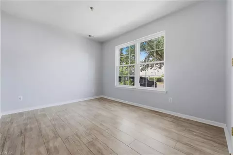 Living - 2204 Lesner Cres #101, Virginia Beach, VA 23451 photo 7 of 7