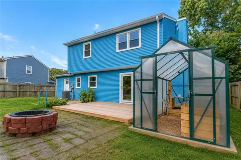 Exterior - 33 Edgemont Dr, Hampton, VA 23666 photo 5 of 5