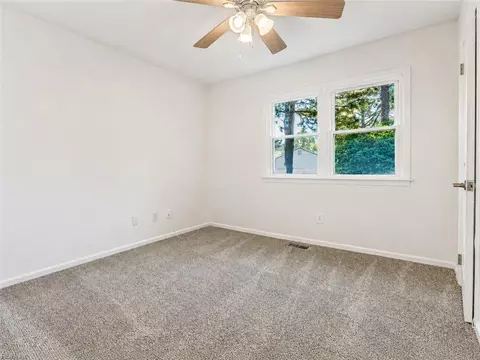 Bedroom - 33 Edgemont Dr, Hampton, VA 23666 photo 3 of 4