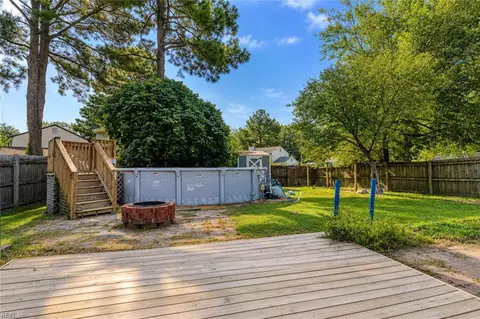Exterior - 33 Edgemont Dr, Hampton, VA 23666 photo 4 of 5