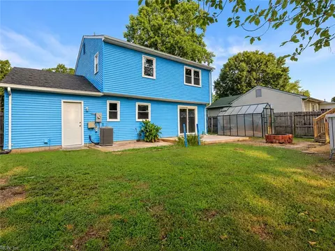 Exterior - 33 Edgemont Dr, Hampton, VA 23666 photo 3 of 5