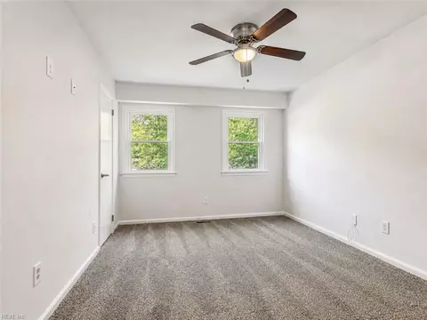 Bedroom - 33 Edgemont Dr, Hampton, VA 23666 photo 4 of 4
