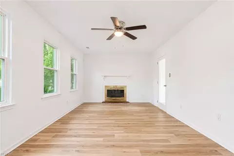 Living - 33 Edgemont Dr, Hampton, VA 23666 photo 1 of 1