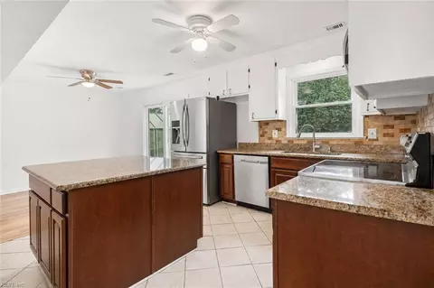Kitchen - 33 Edgemont Dr, Hampton, VA 23666 photo 1 of 4