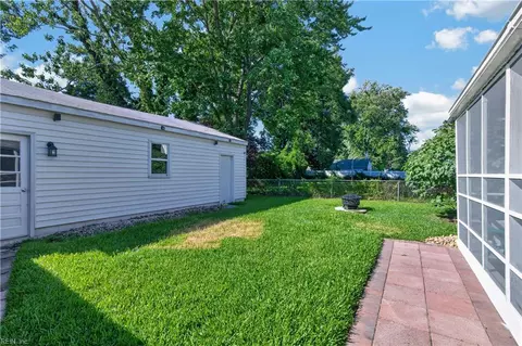 Exterior - 40 Southwind Dr, Hampton, VA 23669 photo 4 of 7
