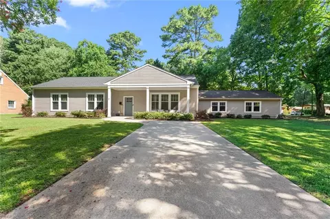 2 Jonquil Ln, Newport News, VA 23606